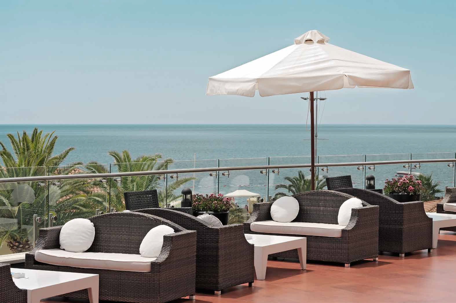 تراس الاسترخاء بإطلالة بحرية